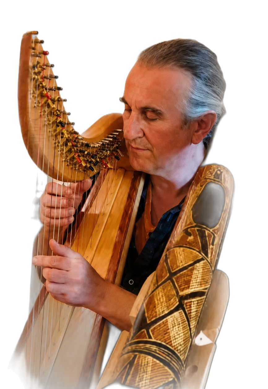 Franz Gasser mit Harfe und Didgeridoo